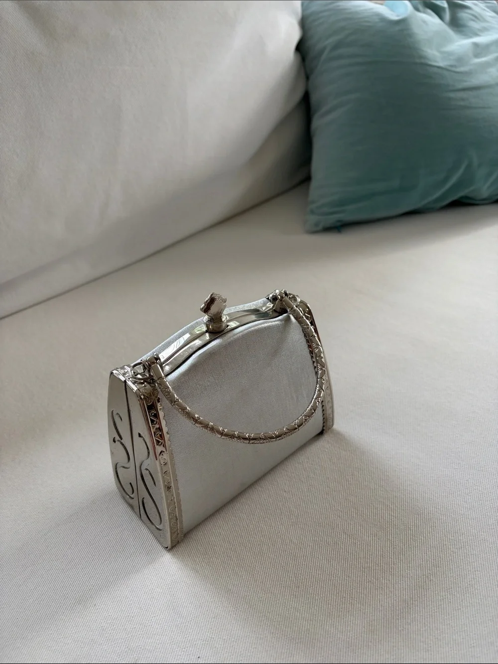 Elegant Silver Satin Evening Bag with Silver Frame - Picture 5 of 6